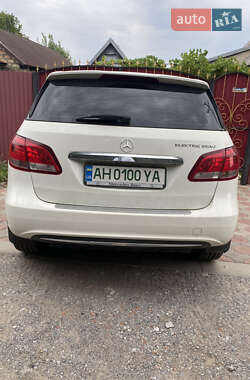 Хэтчбек Mercedes-Benz B-Class 2015 в 