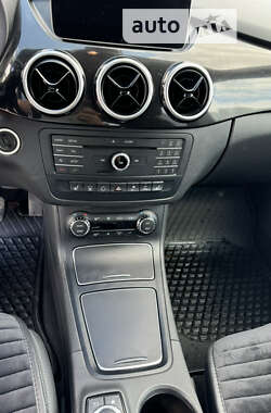 Хэтчбек Mercedes-Benz B-Class 2017 в 