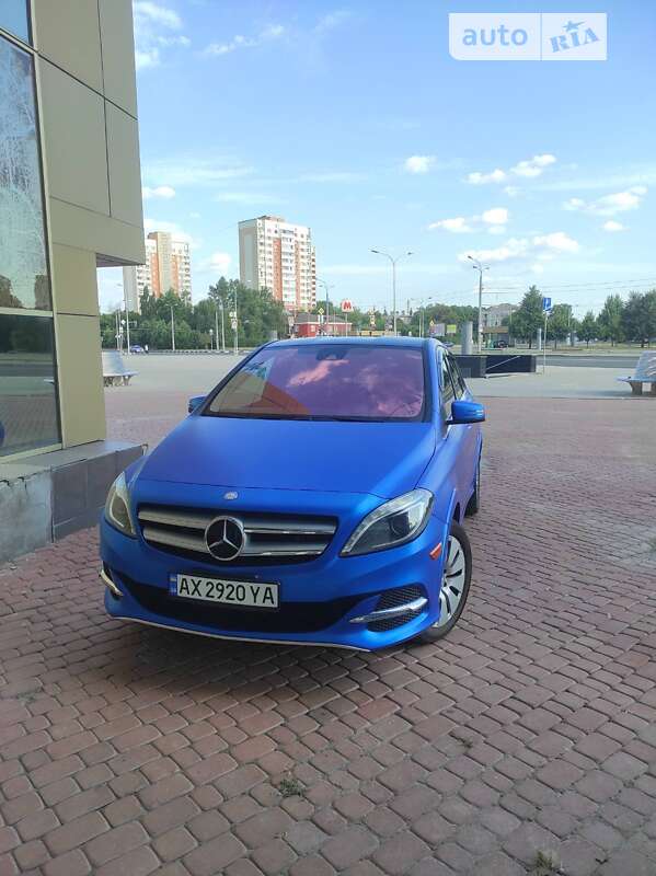 Хетчбек Mercedes-Benz B-Class 2015 в 