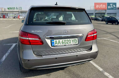 Хэтчбек Mercedes-Benz B-Class 2016 в 