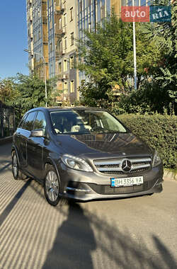 Хэтчбек Mercedes-Benz B-Class 2016 в 