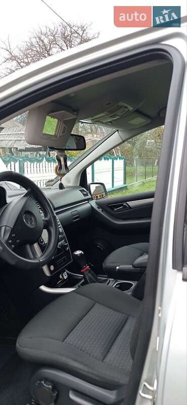 Хэтчбек Mercedes-Benz B-Class 2011 в Новоселице
