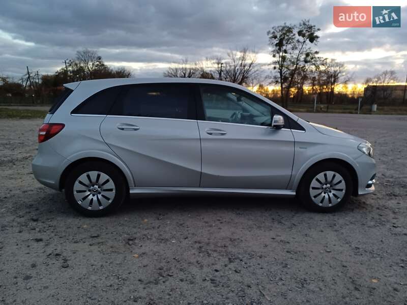 Хэтчбек Mercedes-Benz B-Class 2017 в Старой Выжевке
