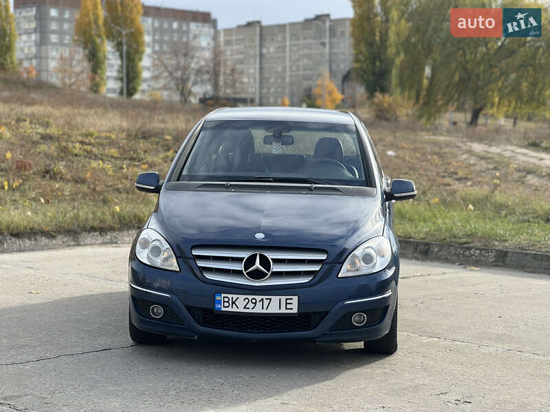 Хэтчбек Mercedes-Benz B-Class 2011 в 