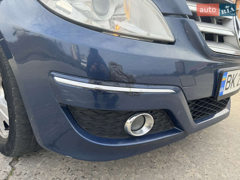 Хэтчбек Mercedes-Benz B-Class 2011 в Вараше