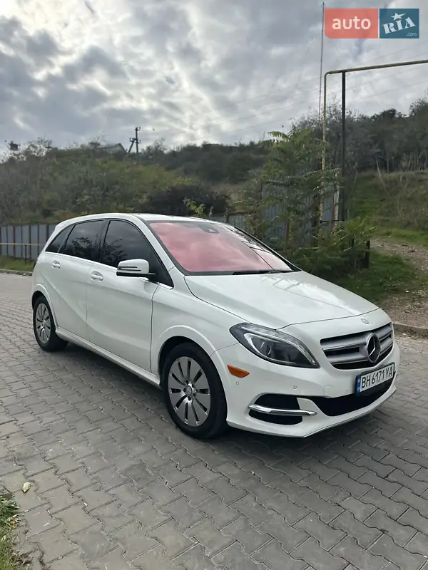 Хетчбек Mercedes-Benz B-Class 2016 в 