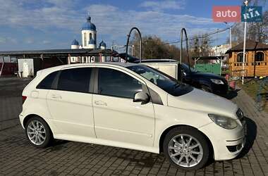 Хэтчбек Mercedes-Benz B-Class 2010 в 