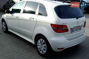 Хэтчбек Mercedes-Benz B-Class 2009 в 
