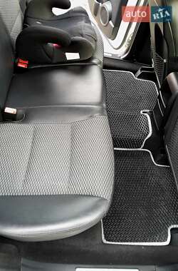 Хэтчбек Mercedes-Benz B-Class 2009 в 