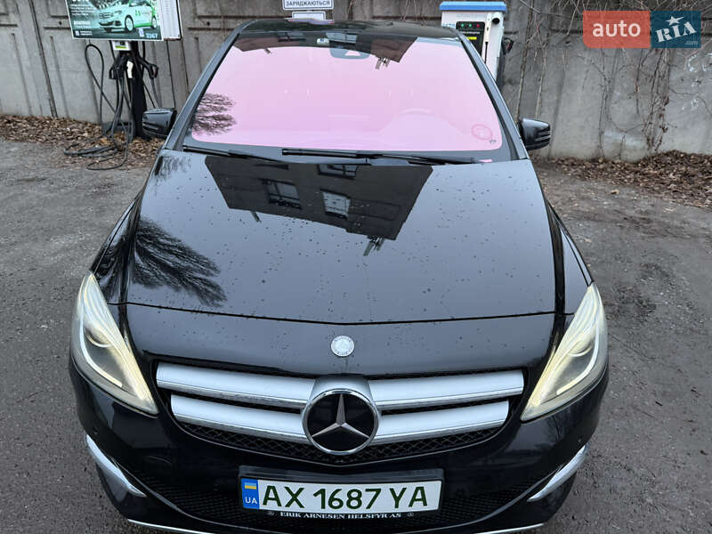 Хэтчбек Mercedes-Benz B-Class 2015 в 