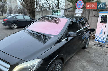 Хэтчбек Mercedes-Benz B-Class 2015 в 