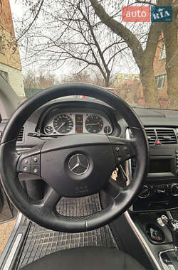 Хэтчбек Mercedes-Benz B-Class 2011 в 