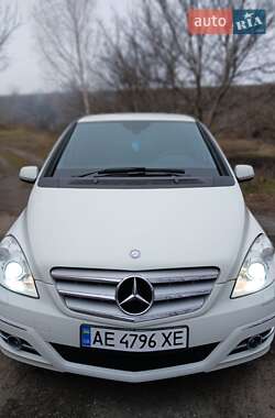 Хэтчбек Mercedes-Benz B-Class 2011 в 