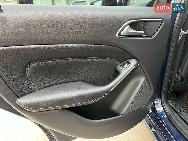 Хетчбек Mercedes-Benz B-Class 2016 в Житомирі