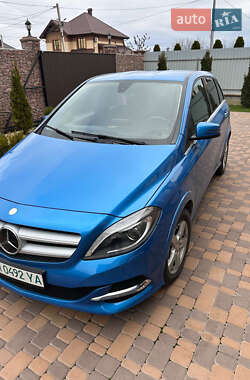 Хэтчбек Mercedes-Benz B-Class 2016 в 