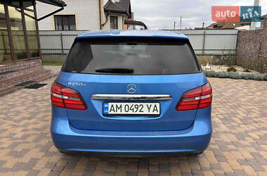 Хэтчбек Mercedes-Benz B-Class 2016 в 