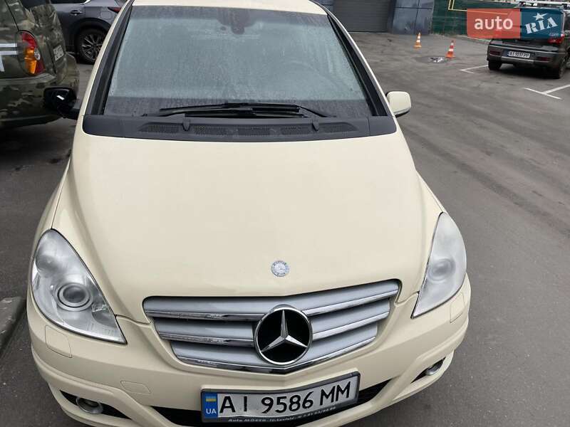 Mercedes-Benz B-Class 2011