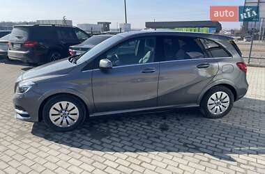 Хэтчбек Mercedes-Benz B-Class 2017 в 