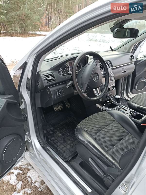 Хэтчбек Mercedes-Benz B-Class 2009 в 