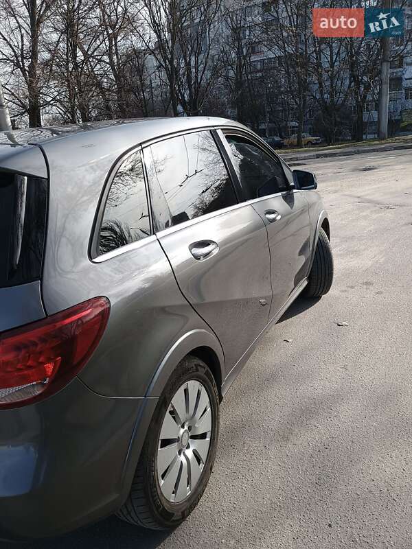 Хэтчбек Mercedes-Benz B-Class 2015 в Запорожье