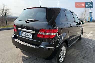 Хэтчбек Mercedes-Benz B-Class 2011 в 