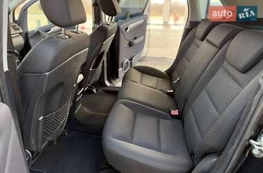 Хэтчбек Mercedes-Benz B-Class 2011 в 