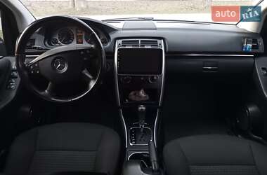 Хэтчбек Mercedes-Benz B-Class 2011 в 
