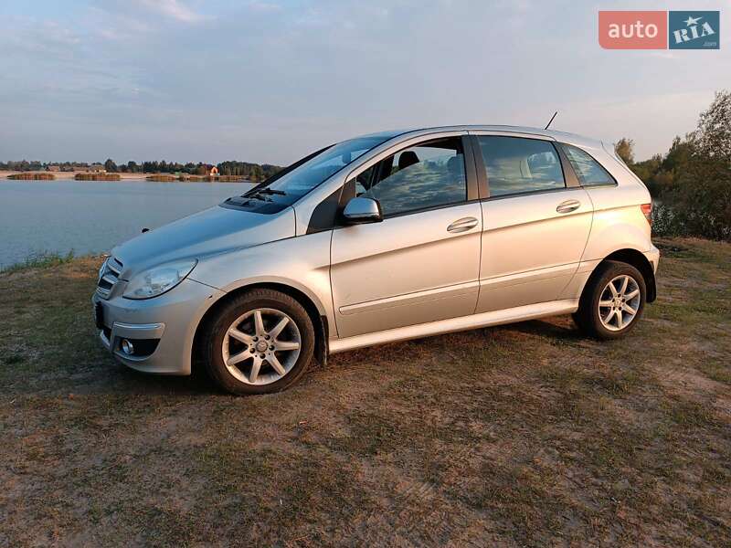 Хетчбек Mercedes-Benz B-Class 2011 в Вараші