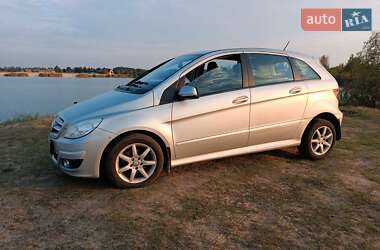 Хетчбек Mercedes-Benz B-Class 2011 в 
