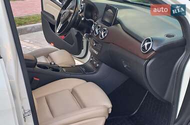 Хэтчбек Mercedes-Benz B-Class 2017 в 