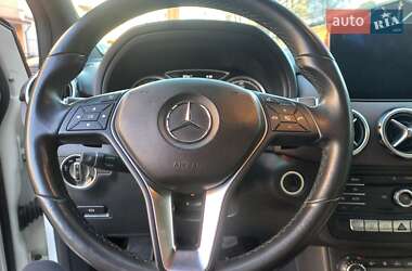 Хэтчбек Mercedes-Benz B-Class 2017 в 