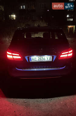 Хетчбек Mercedes-Benz B-Class 2016 в 