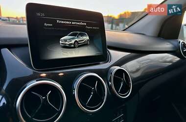 Хэтчбек Mercedes-Benz B-Class 2016 в 