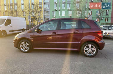 Хэтчбек Mercedes-Benz B-Class 2010 в 