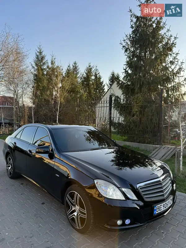 Хэтчбек Mercedes-Benz B-Class 2011 в 