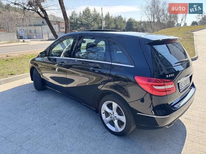 Хетчбек Mercedes-Benz B-Class 2014 в Новояворівську