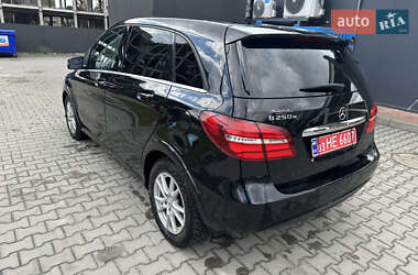 Хэтчбек Mercedes-Benz B-Class 2016 в 