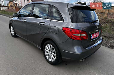 Хэтчбек Mercedes-Benz B-Class 2012 в 