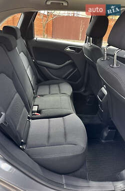 Хэтчбек Mercedes-Benz B-Class 2012 в 