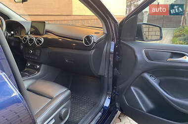 Хэтчбек Mercedes-Benz B-Class 2017 в 