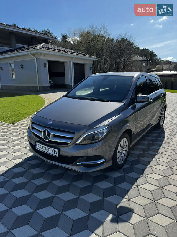 Хэтчбек Mercedes-Benz B-Class 2016 в Киеве
