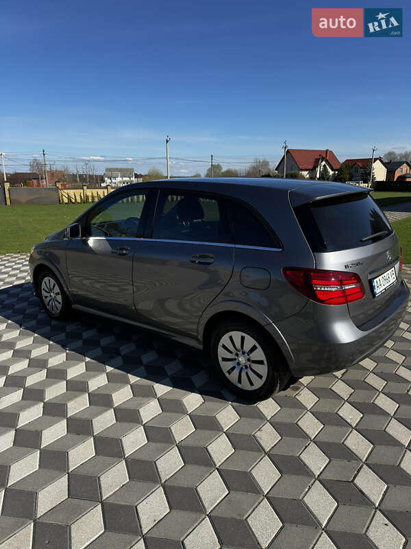 Хэтчбек Mercedes-Benz B-Class 2016 в Киеве