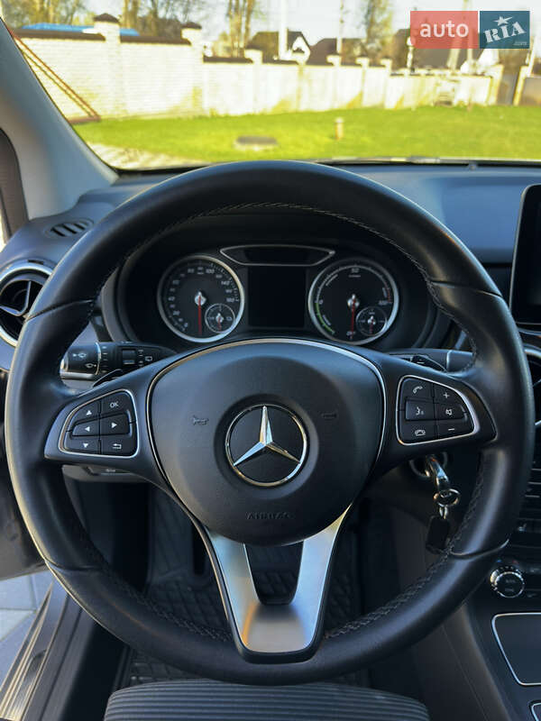 Хэтчбек Mercedes-Benz B-Class 2016 в Киеве