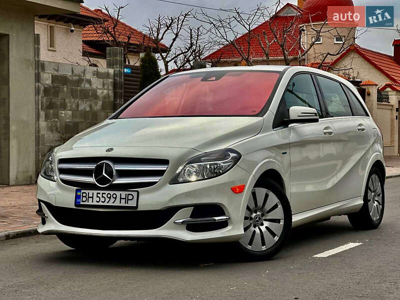 Хэтчбек Mercedes-Benz B-Class 2017 в 
