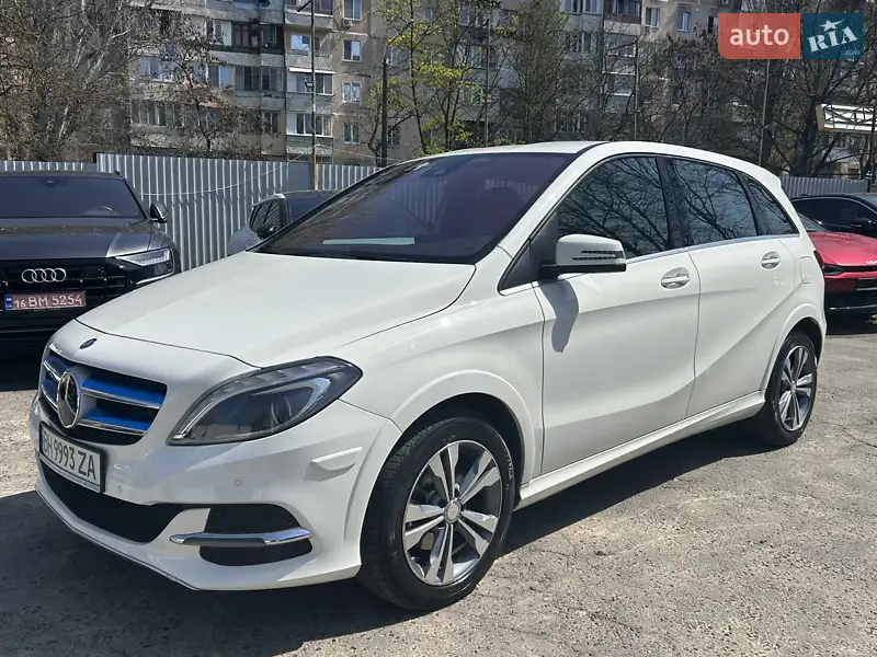 Хетчбек Mercedes-Benz B-Class 2015 в 