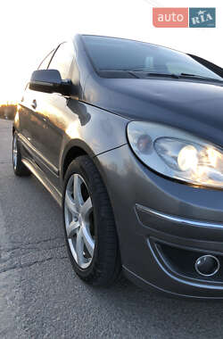 Хэтчбек Mercedes-Benz B-Class 2010 в 