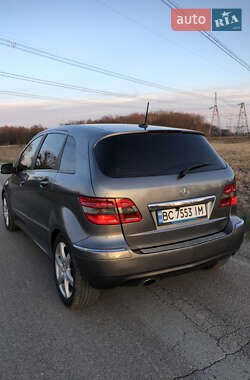 Хэтчбек Mercedes-Benz B-Class 2010 в 