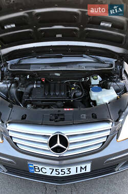Хэтчбек Mercedes-Benz B-Class 2010 в 