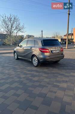 Хэтчбек Mercedes-Benz B-Class 2015 в 
