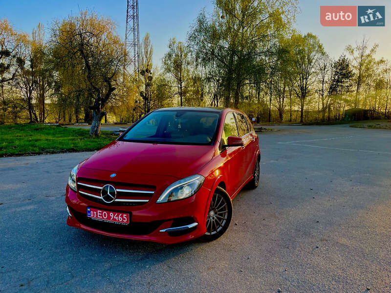 Хетчбек Mercedes-Benz B-Class 2016 в 